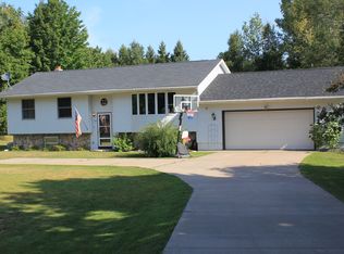 110 Aspen Dr, Marquette, MI 49855