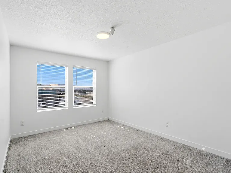 244 N 200 E — Photo 16