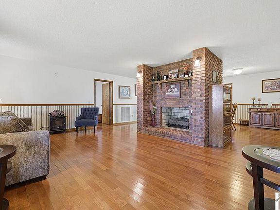 5th image of 643 Beach Rd