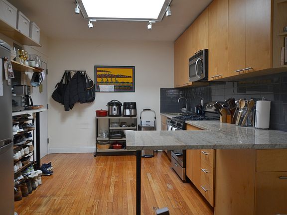 2nd image of 225 E 12th St APT 5a