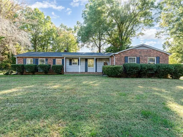 1920 Echo Trl, Pfafftown, NC 27040