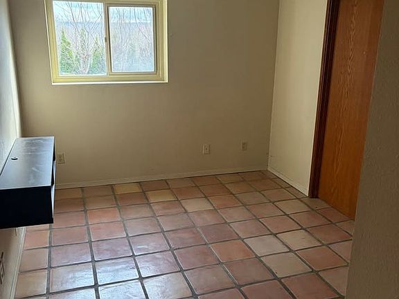 3rd image of 5042 SW Corbett Ave Unit 24
