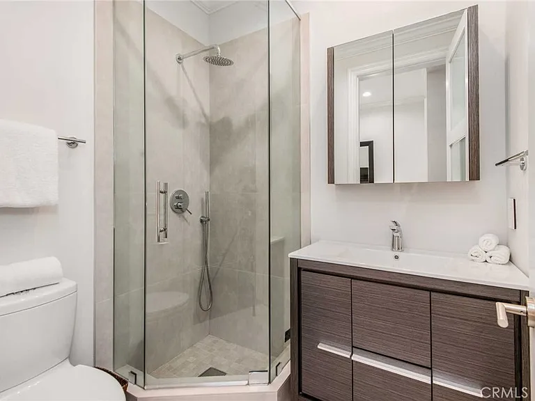 1756 Clear View Dr — Photo 50