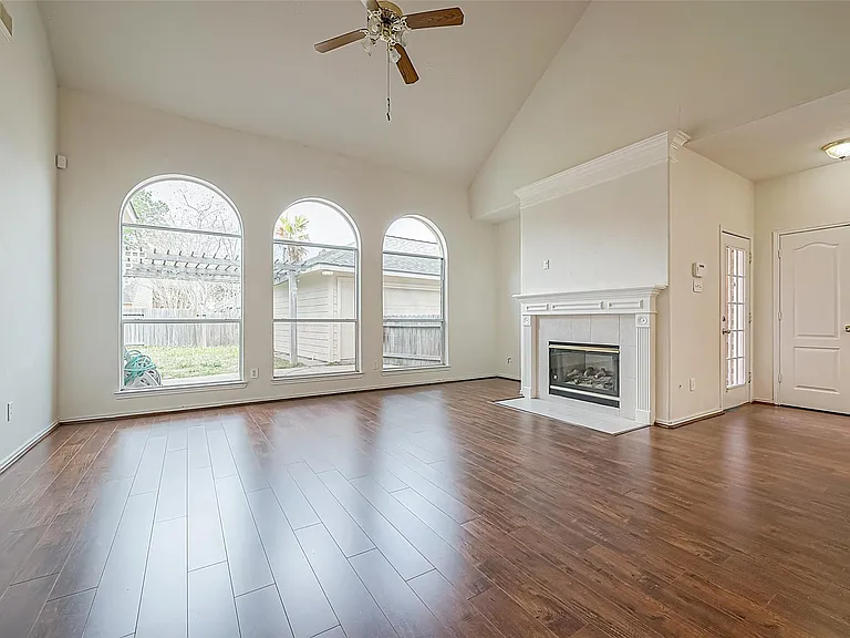2422 Leanett Way — Photo 15