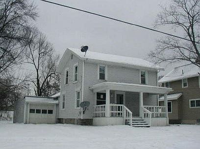 1st image of 215 Woodlawn St