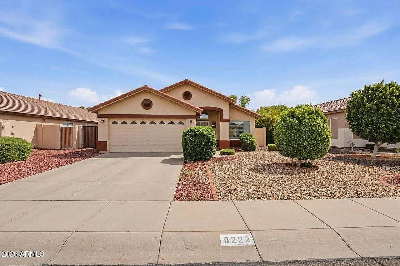 4 bed, 2.0 bath, 1701 sqft, $2,599 — Photo 2