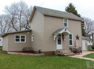 215 3rd St NE, Hampton, IA 50441