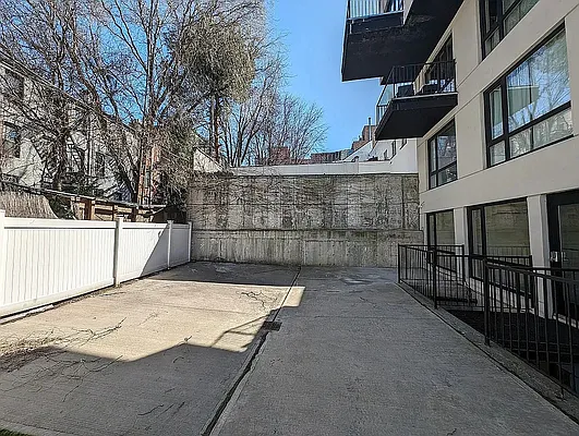 Rented by MySpaceNYC | media 8