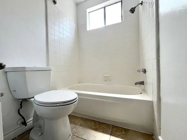 1543 N Bronson Ave #106 — Photo 17