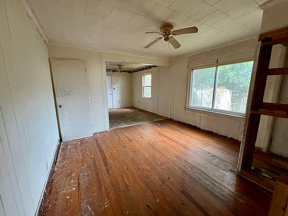5th image of 21 Birch St SE