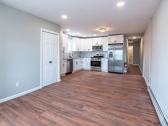 2nd image of 163 Jefferson St Floor 1