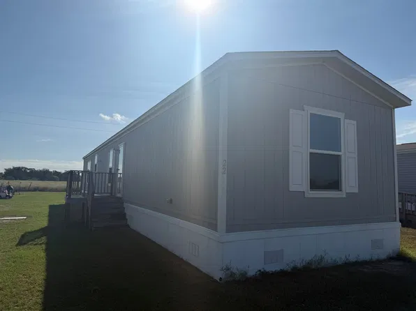5120 E Austin St #22, Giddings, TX 78942