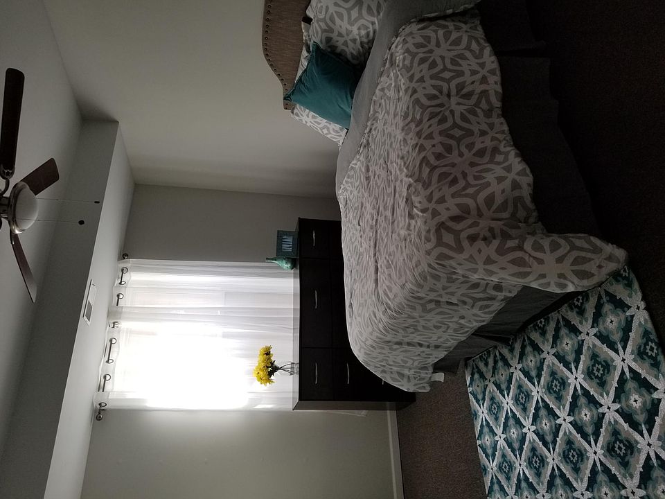 1st image of 4616 S Lake Park Ave APT 1W