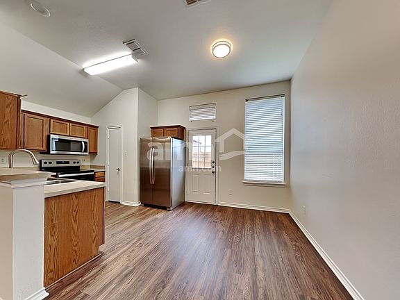 4th image of 3013 Lake Side Dr