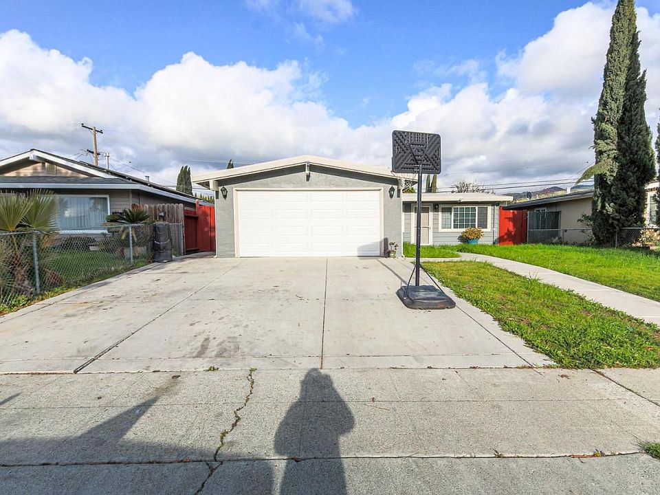 1st image of 1454 Mount Whitney Dr