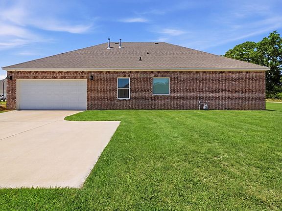 3rd image of 544 Golden Oaks Cir