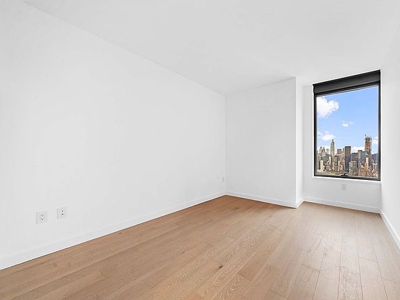 3rd image of 3 Court Sq APT 5201