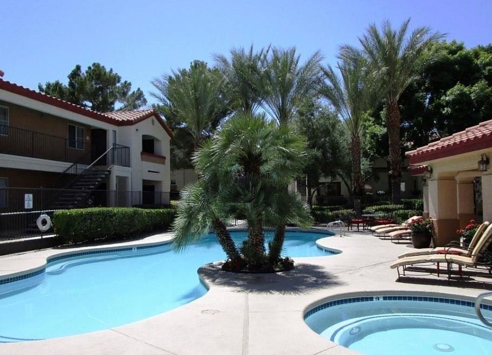 Pool and BBQ area. This property has two sparkling pools, two jacuzzies with BBQ areas