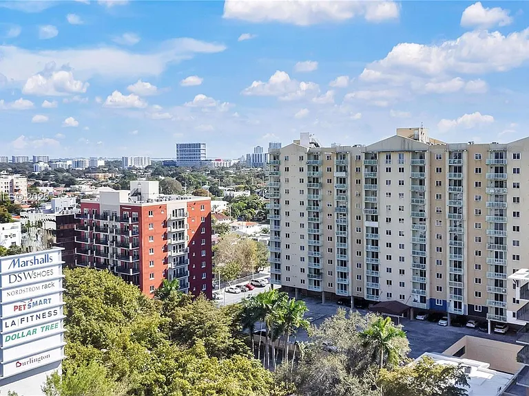 3500 Coral Way #Penthouse 10 — Photo 33