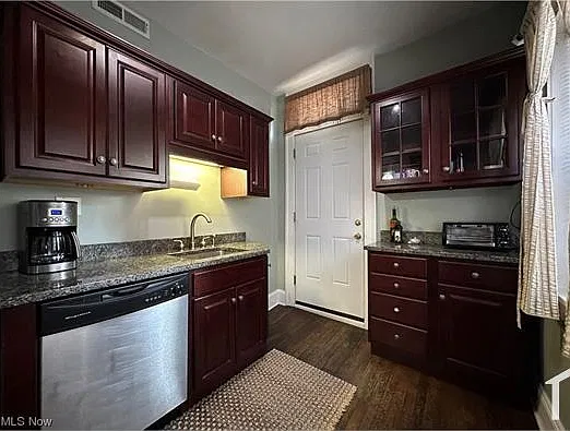 1 bed, 820 sqft, $1,150 — Photo 4