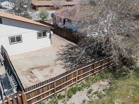 2nd image of 1255 Newlands Dr W