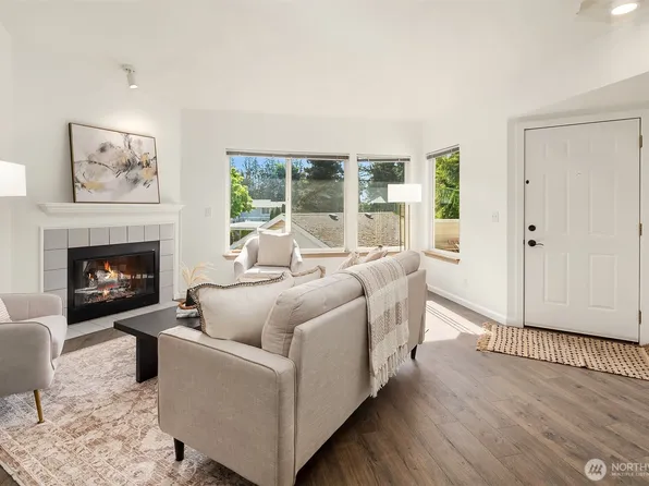 9210 Market Pl #D201, Lake Stevens, WA 98258