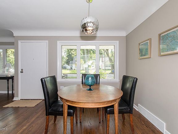 4th image of 1227 Lakeway Ave