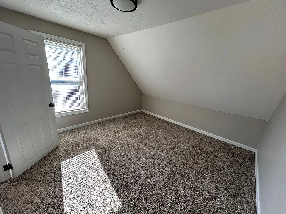 308 Bartlett St W
