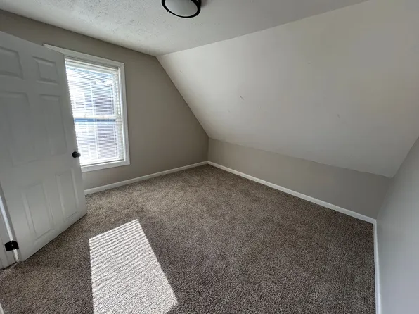 308 Bartlett St W, Manchester, NH 03102