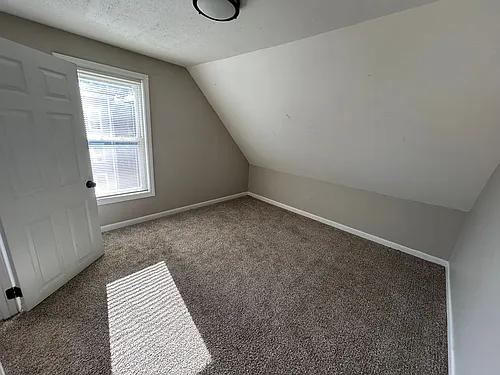 308 Bartlett St W Photo 1