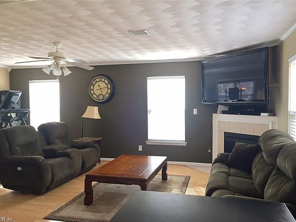 3rd image of 401 Roselynn Ln