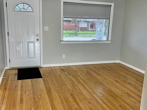 4th image of 14642 Belmont Ave