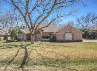 8931 Green Leaves Dr, Granbury, TX 76049