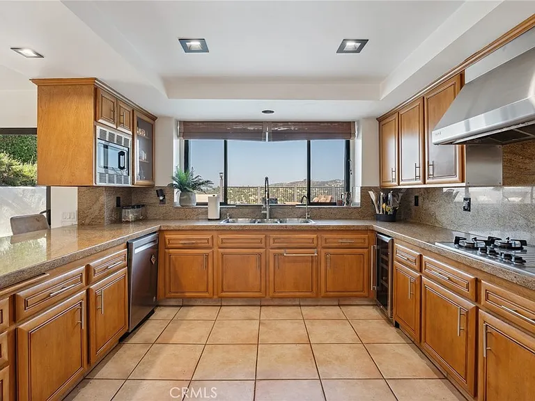 4372 Park Vicente — Photo 10