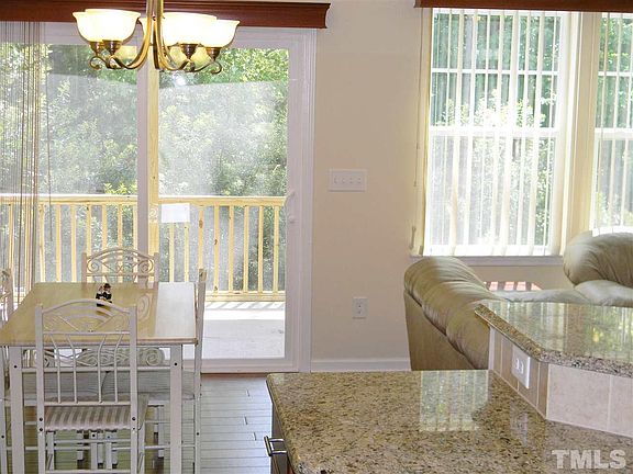 5th image of 260 Kylemore Cir