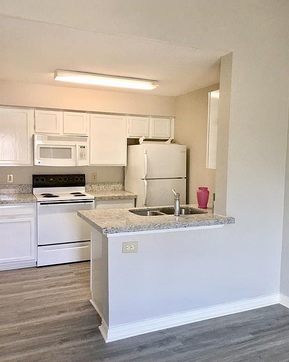 1st image of 3900 Woodchase Dr APT 152