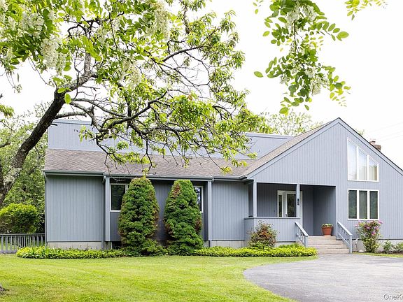 3rd image of 100 Bayberry Ln