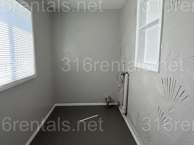 Broadview Apartments — Photo 23