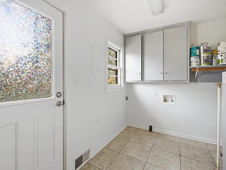 2037 Griffith Ave — Photo 13