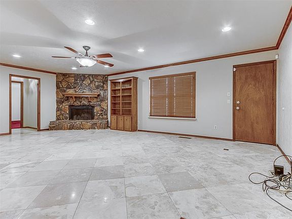 4th image of 213 N Willowood Dr