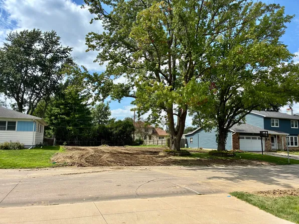 3891 1st St, East Moline, IL 61244