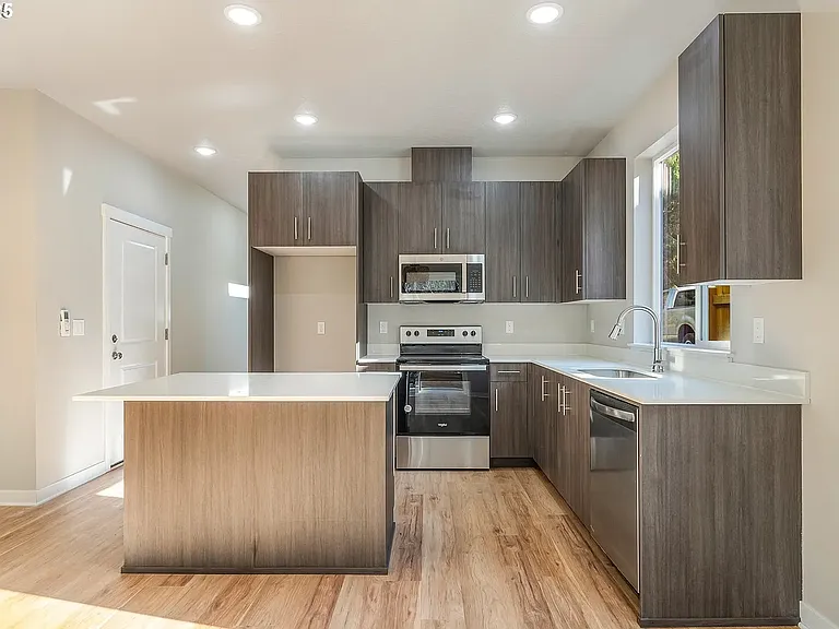 317 S Neptune St — Photo 8