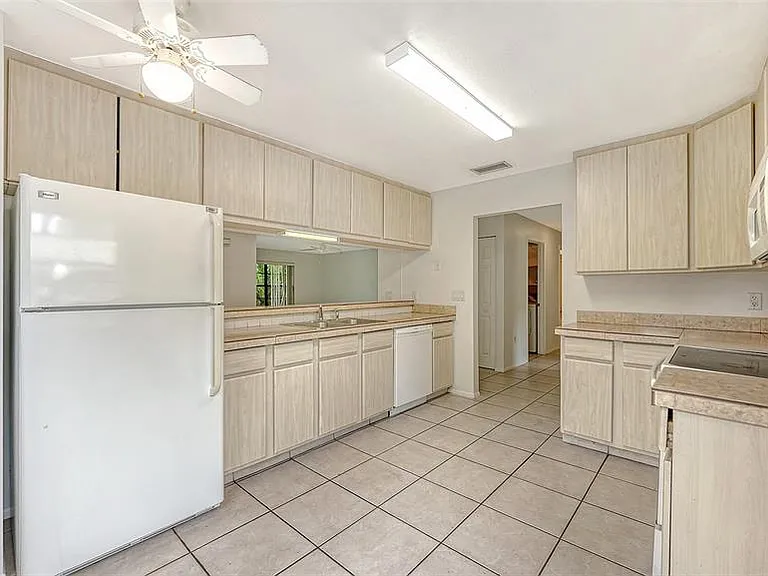 5010 Barrington Cir #2001 — Photo 15