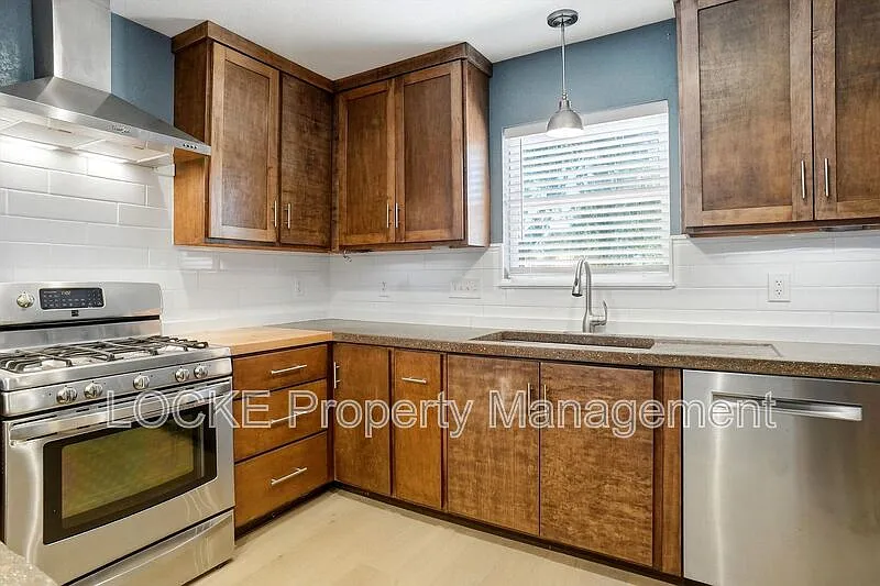 3 bed, 2.0 bath, 1857 sqft, $2,195 — Photo 4