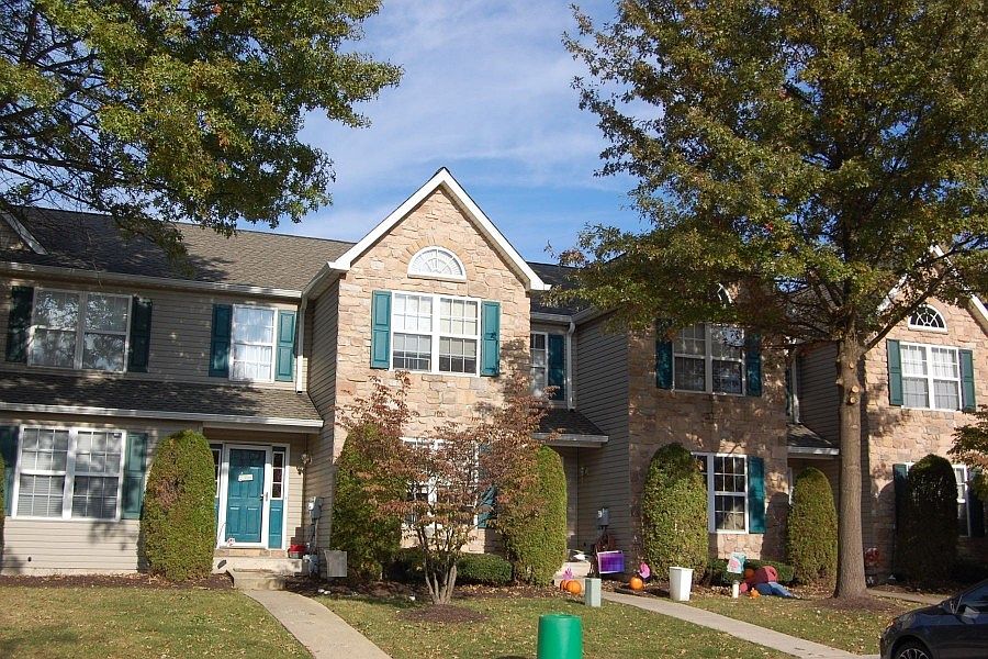 2nd image of 620 Doe Ct