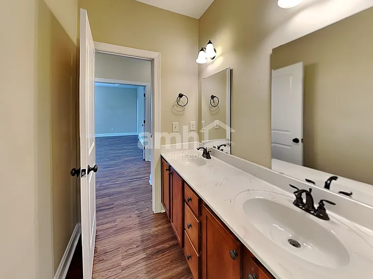 518 Dawley Dr — Photo 17