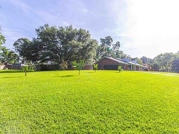 3rd image of 27 Yester Oaks Dr