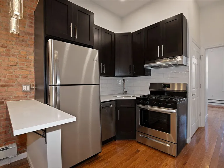 145 Brunswick St #1R — Photo 2