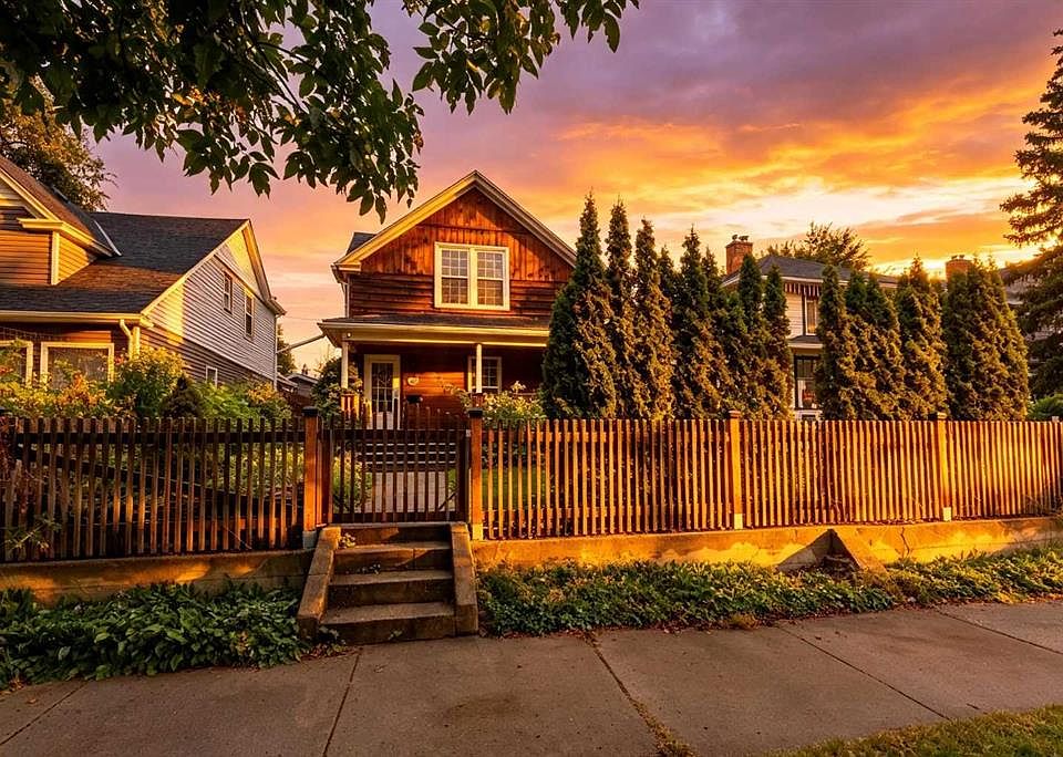 1st image of 287 7a Ave S