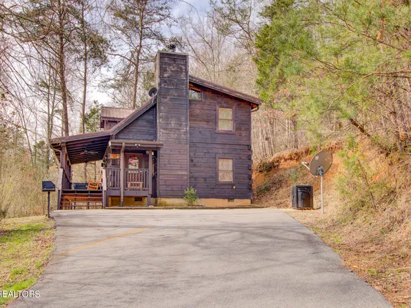 2525 C P Howard Dr, Sevierville, TN 37876